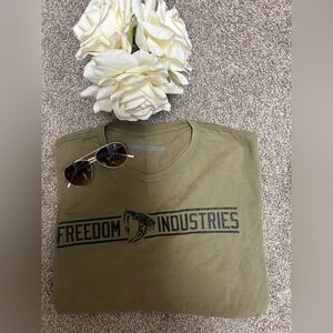 Freedom Industries Olive Green Men's Short Sleeve Tee, size large